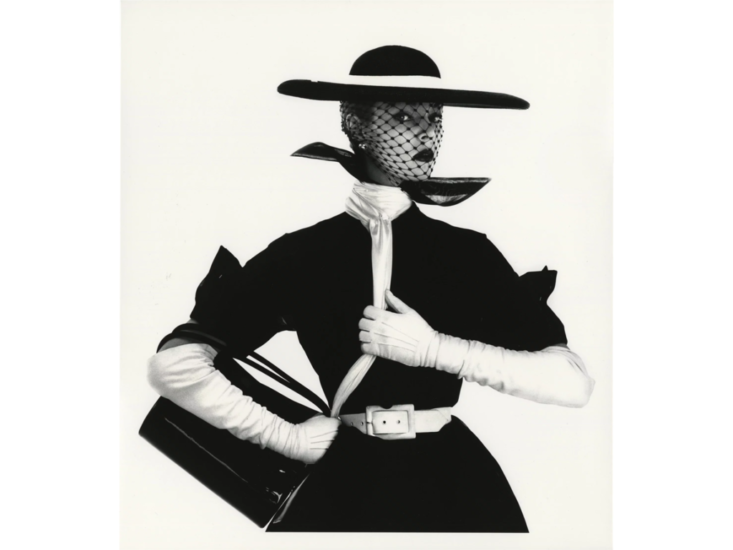 Irving Penn　Black and White Fashion With Handbag (Jean Patchett), New York　1950